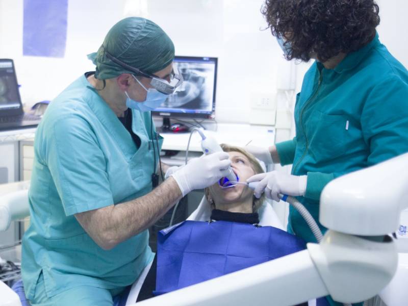 Layanan Bedah & Spesialis (Minimally Invasive Surgery)